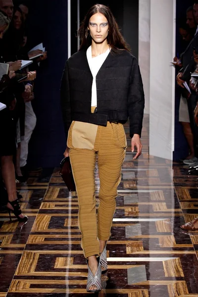 Look 24